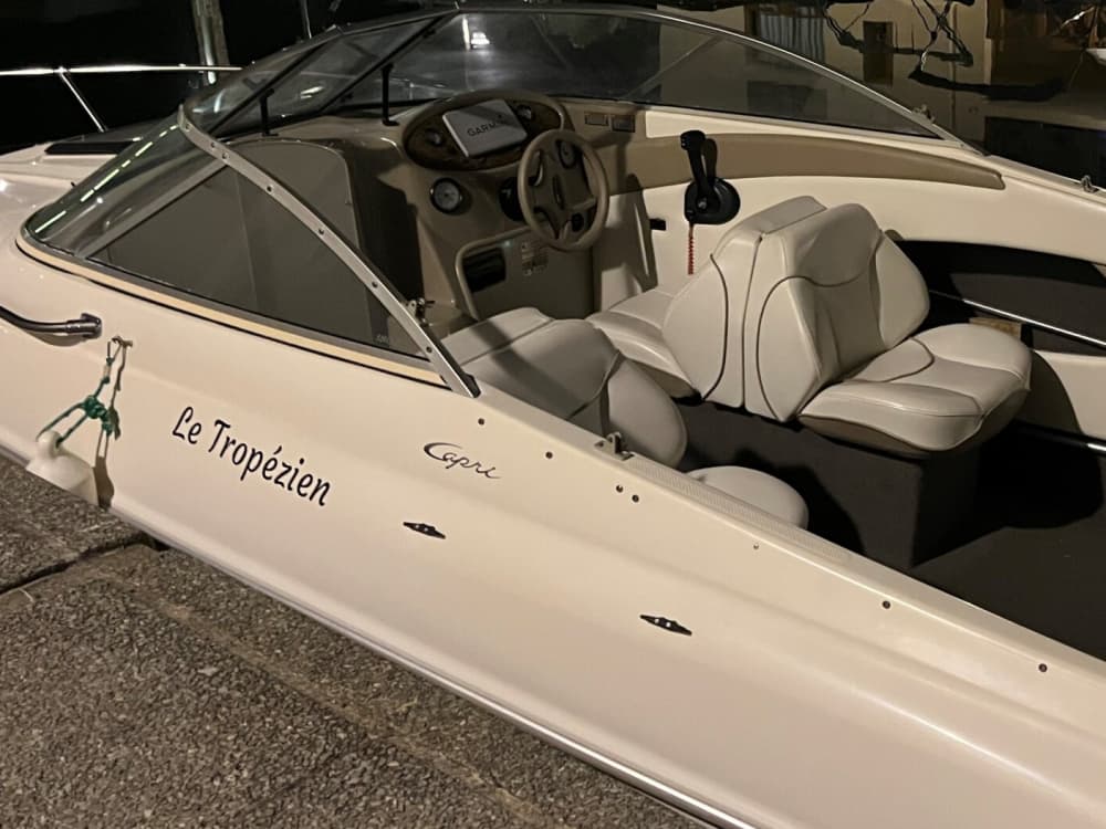 Disfruta del sol en una excursión en barco de 9 horas en Fréjus.