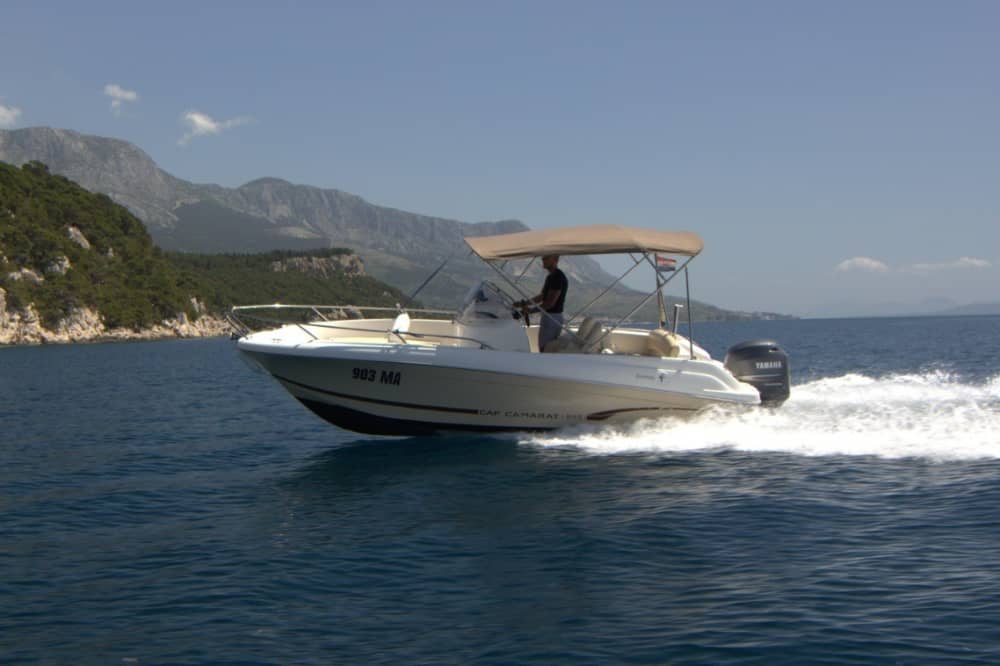 Ihr Tag in Makarska: Mieten Sie ein Motorboot für 9 Stunden Entdeckungstour