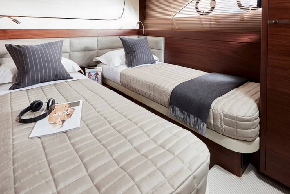 Czarter jachtu Princess F70 w Marbelli – 6-godzinny rejs po Morzu Śródziemnym