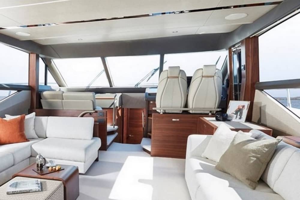 Czarter jachtu Princess F70 w Marbelli – 6-godzinny rejs po Morzu Śródziemnym