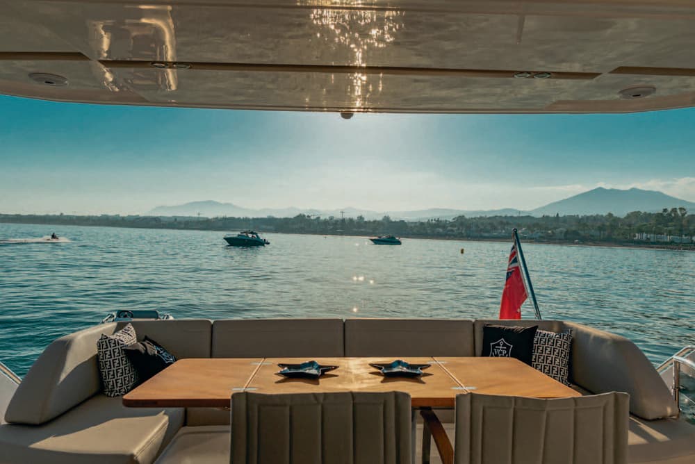 Czarter jachtu Princess F70 w Marbelli – 6-godzinny rejs po Morzu Śródziemnym