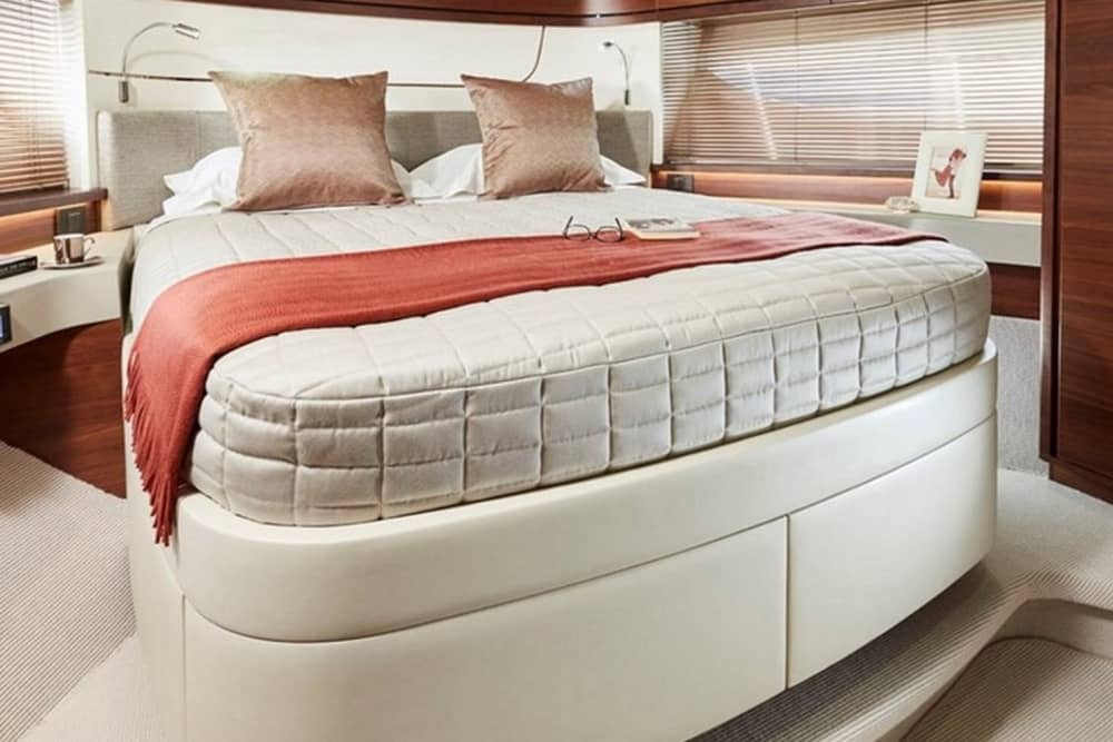 Czarter jachtu Princess F70 w Marbelli – 6-godzinny rejs po Morzu Śródziemnym