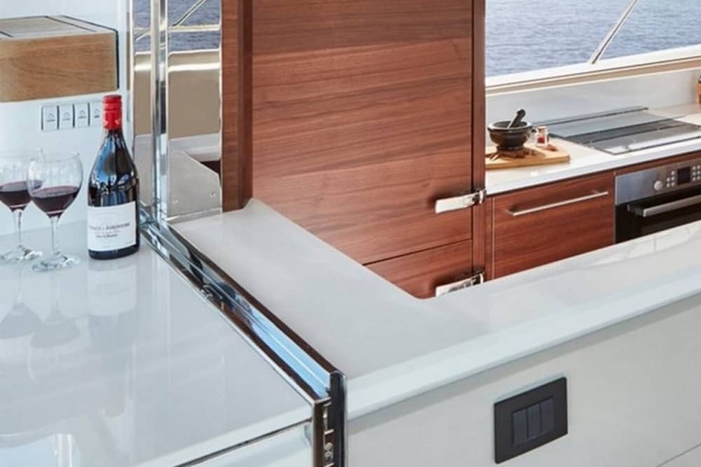 Czarter jachtu Princess F70 w Marbelli – 6-godzinny rejs po Morzu Śródziemnym