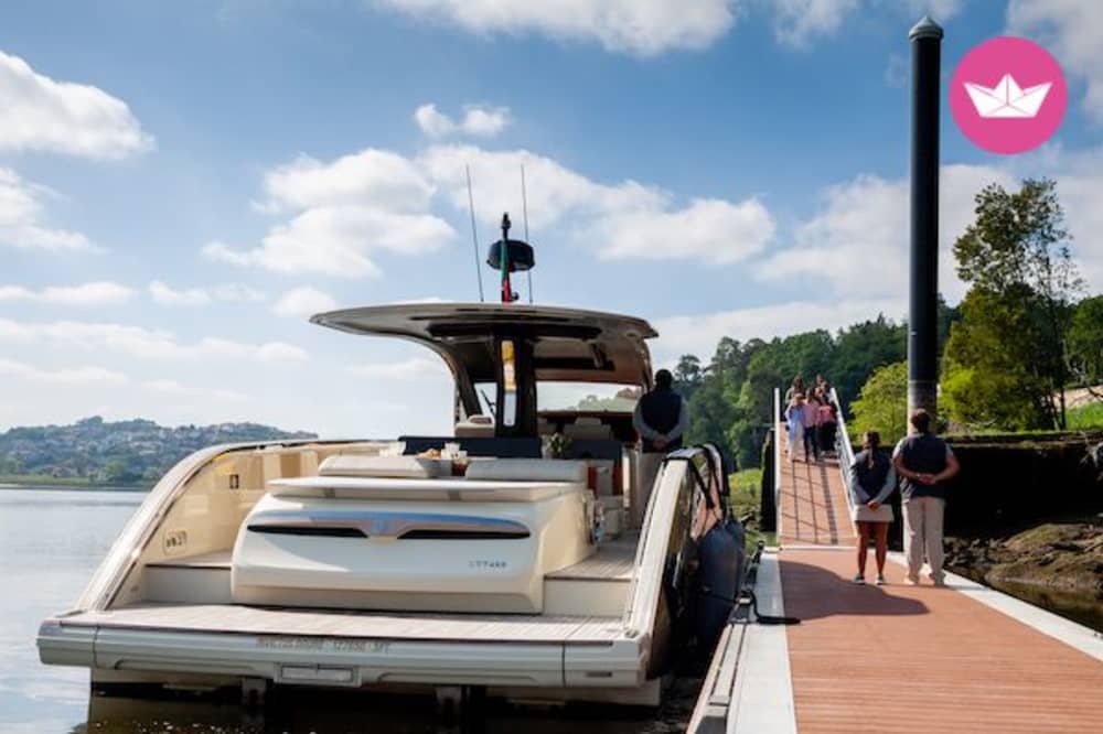 Embárcate en un crucero al atardecer de 2 horas por el estuario del Duero.
