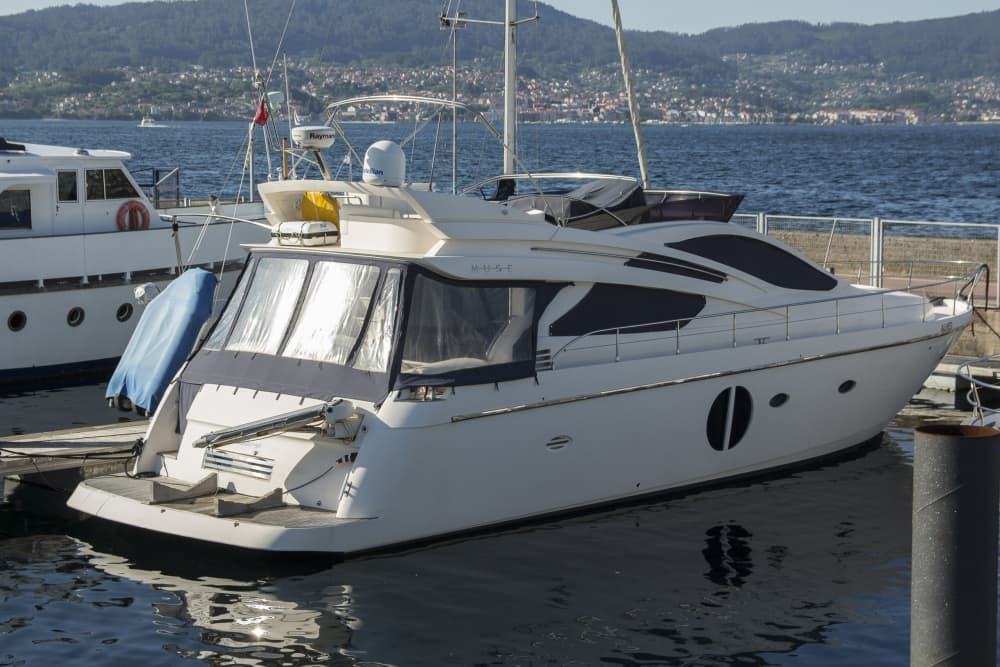 Esplora Vigo in barca: una giornata intera sull'acqua a bordo di un motoscafo.