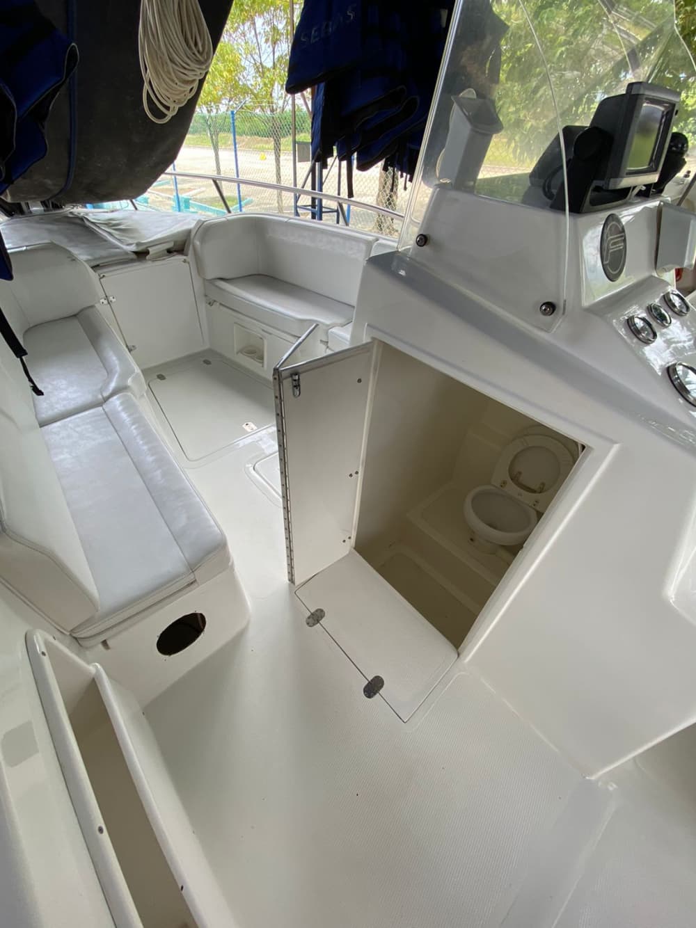 Sfrutta al massimo ogni momento: una giornata di sole intorno a Santa Marta a bordo di un motoscafo.