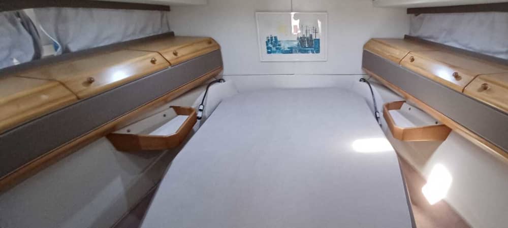 La tua giornata nella provincia di Crotone: noleggia una barca a motore per 9 ore alla scoperta della costa.