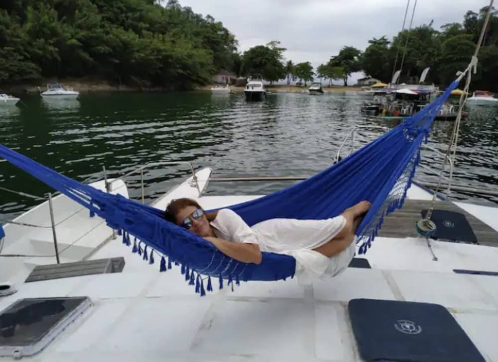 Scoprite Angra dos Reis come mai prima d'ora a bordo di un catamarano.
