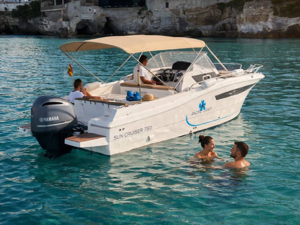 Boat rental with skipper for 8 hours in Palma de Mallorca 🚤 Fuel included, crystal clear coves and snorkeling
