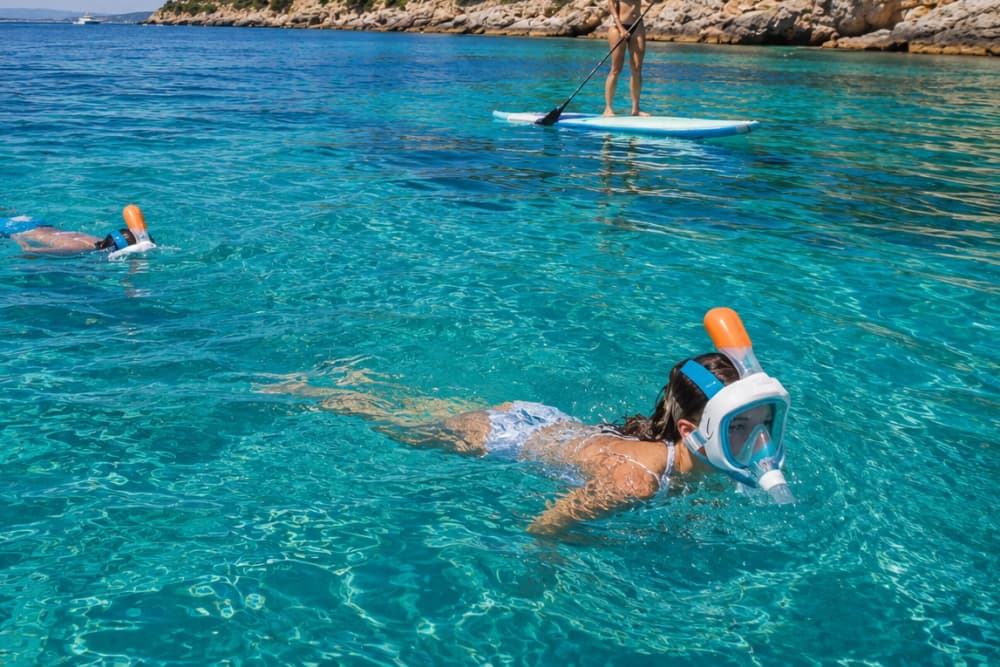 Boat rental with skipper for 8 hours in Palma de Mallorca 🚤 Fuel included, crystal clear coves and snorkeling