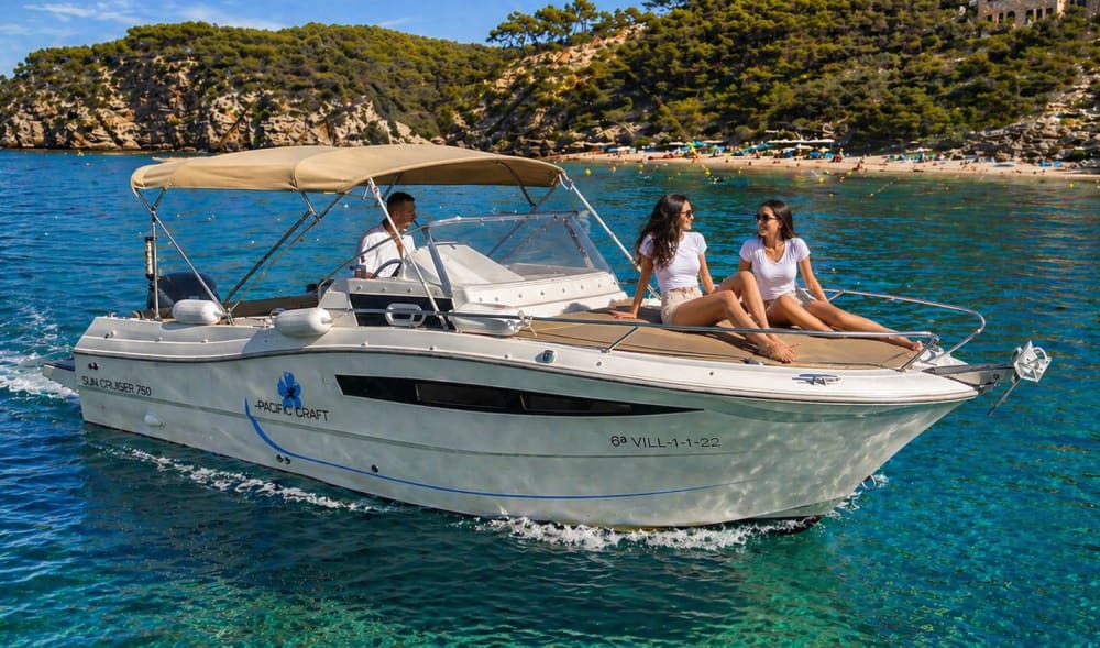 Boat rental with skipper for 8 hours in Palma de Mallorca 🚤 Fuel included, crystal clear coves and snorkeling