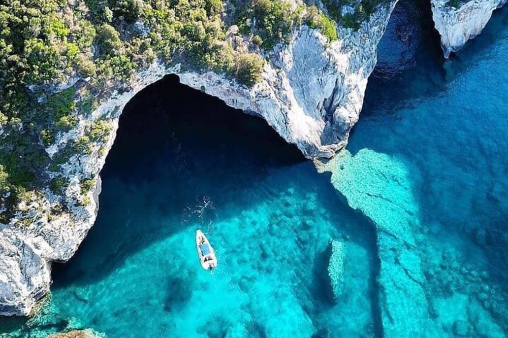 Ontdek de blauwe grotten van Paxos-Antipaxos