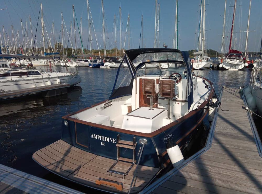Profitez d'une journée complète en bateau à moteur à Port-la-Forêt