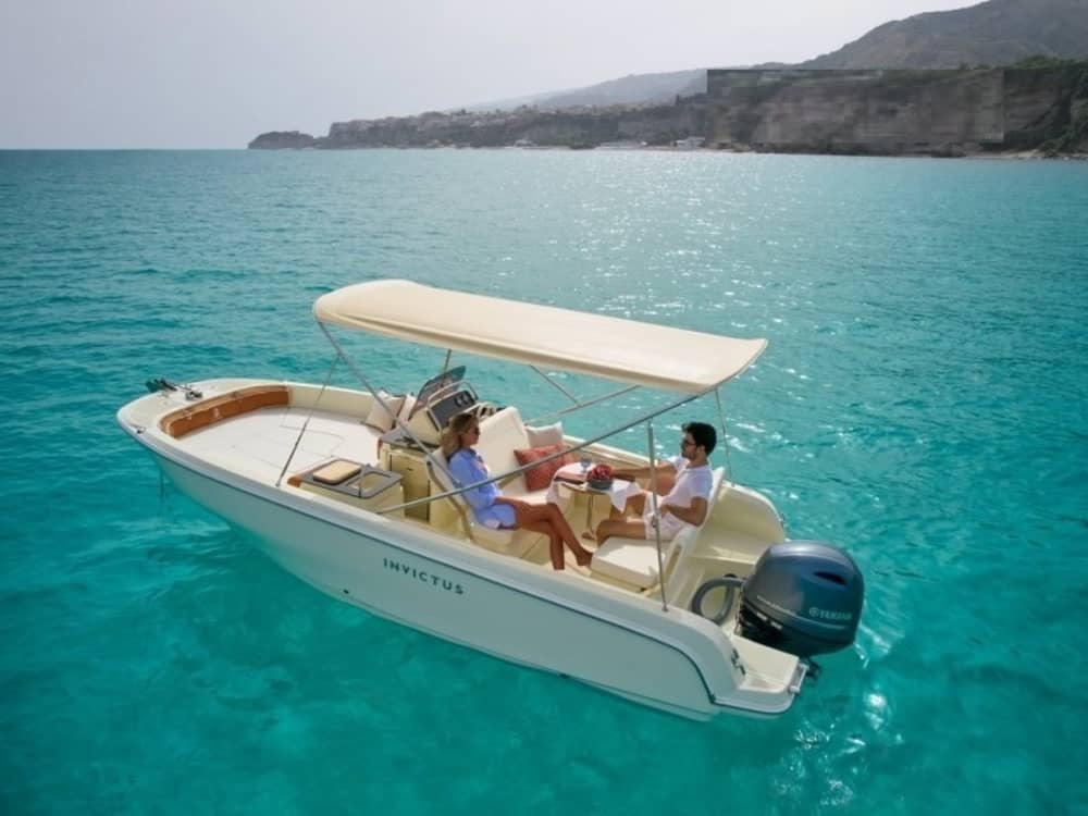 One day around L'Estartit: Enjoy 8h30 of discovery on a motorboat