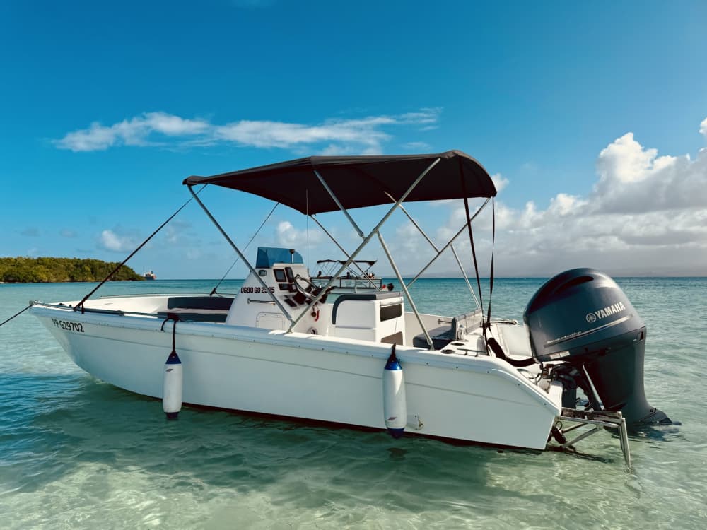 Votre journée au Gosier : louez un bateau à moteur pour 8h de découverte