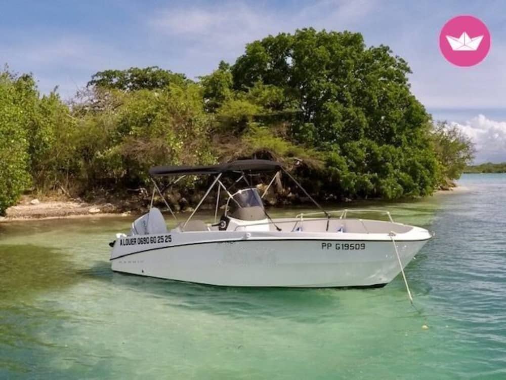 Location de bateau à moteur à la demi-journée au Gosier