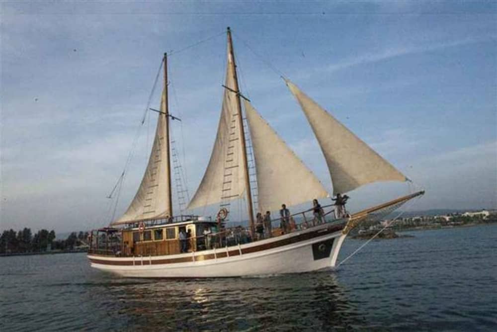 Croisière de 4 heures à Paphos vers la baie de corail et les grottes
