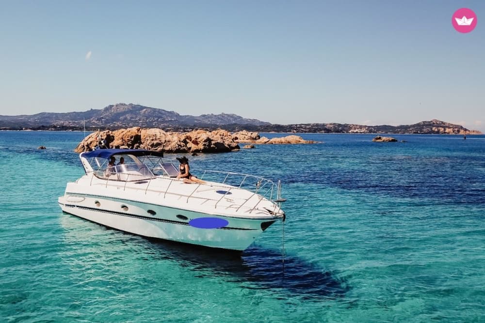 Esclusivo tour in barca di un giorno intero: esplora la spettacolare costa di Bonifacio