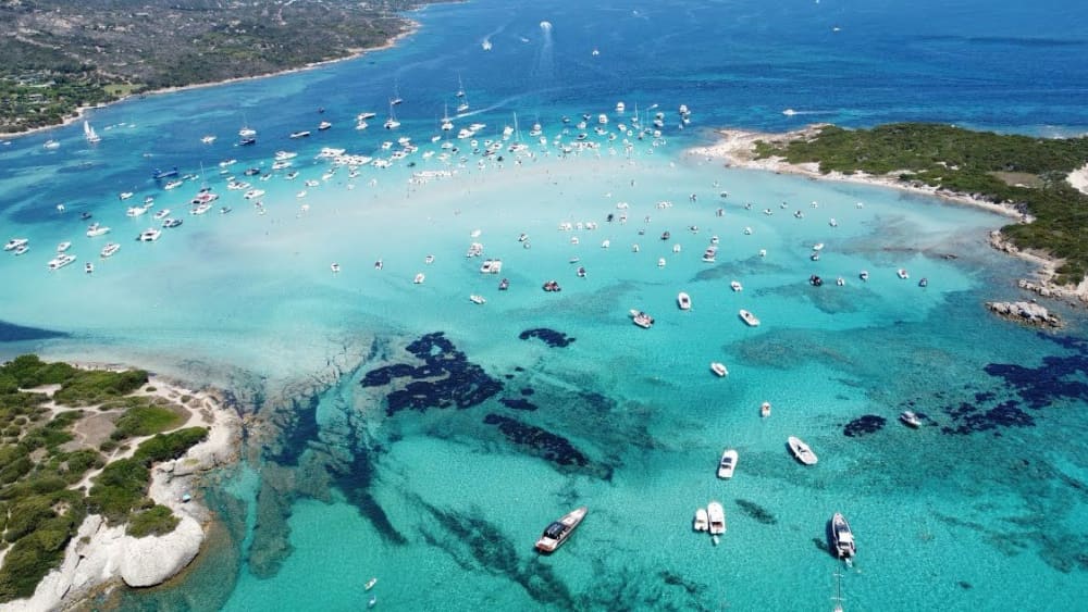 Esclusivo tour in barca di un giorno intero: esplora la spettacolare costa di Bonifacio