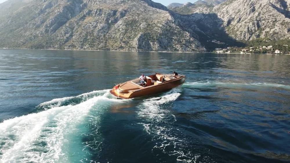 Scopri Tivat con un'escursione di un'intera giornata in motoscafo.
