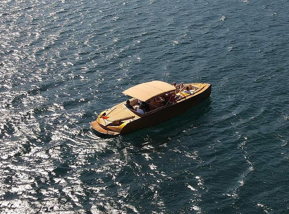 Scopri Tivat con un'escursione di un'intera giornata in motoscafo.