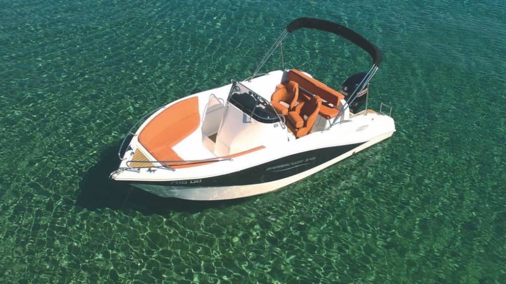 Rent a motorboat for 4h of fun