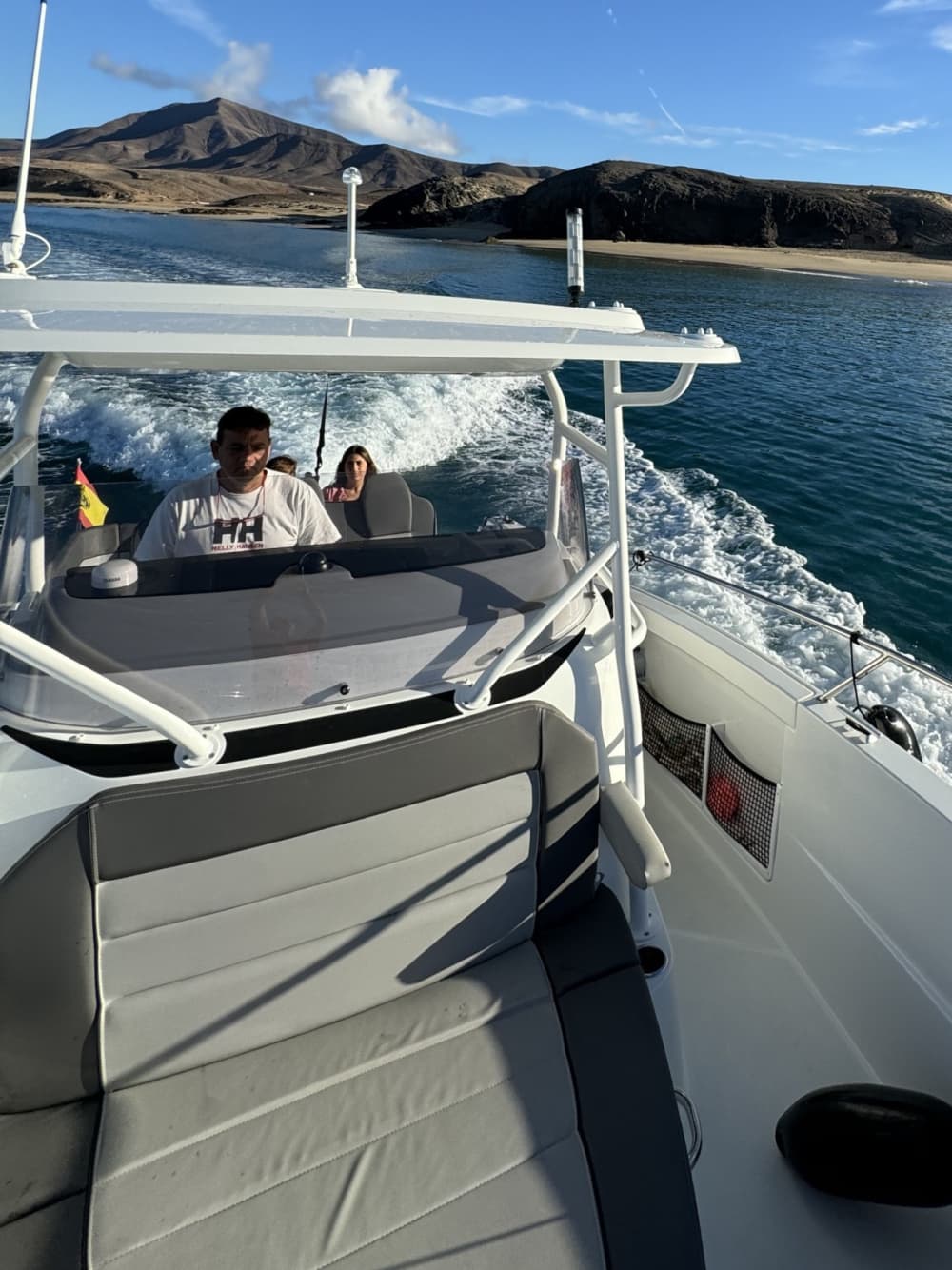 3,5 Stunden Sonne rund um Lanzarote auf einem Motorboot