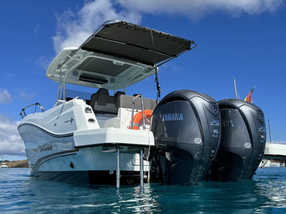3,5 Stunden Sonne rund um Lanzarote auf einem Motorboot
