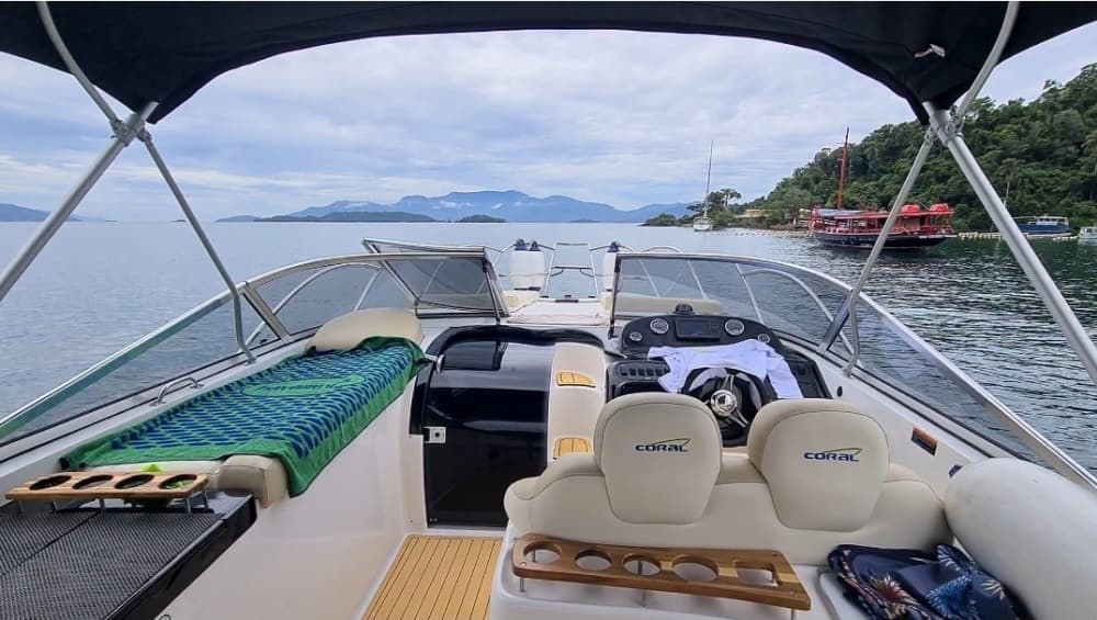 Verken Angra dos Reis per boot: een hele dag op het water aan boord van een motorboot.