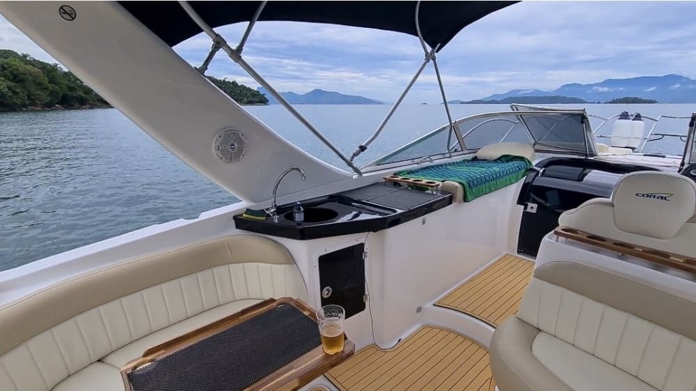 Verken Angra dos Reis per boot: een hele dag op het water aan boord van een motorboot.