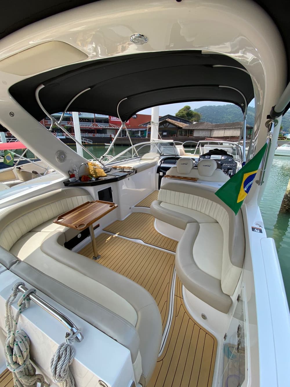 Verken Angra dos Reis per boot: een hele dag op het water aan boord van een motorboot.