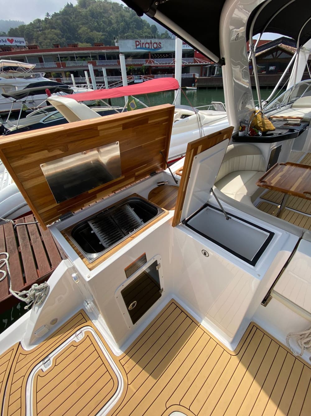 Verken Angra dos Reis per boot: een hele dag op het water aan boord van een motorboot.