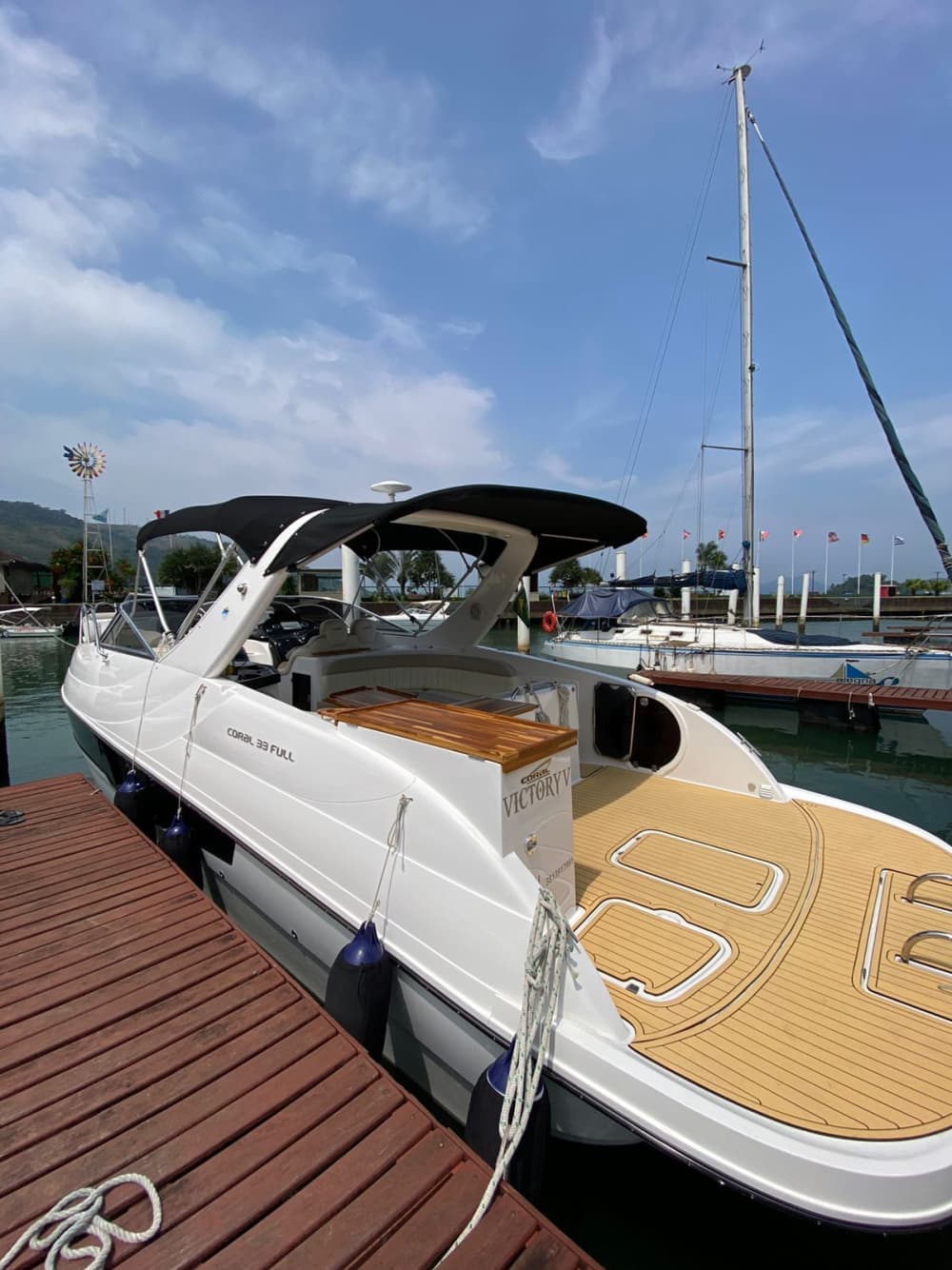Verken Angra dos Reis per boot: een hele dag op het water aan boord van een motorboot.