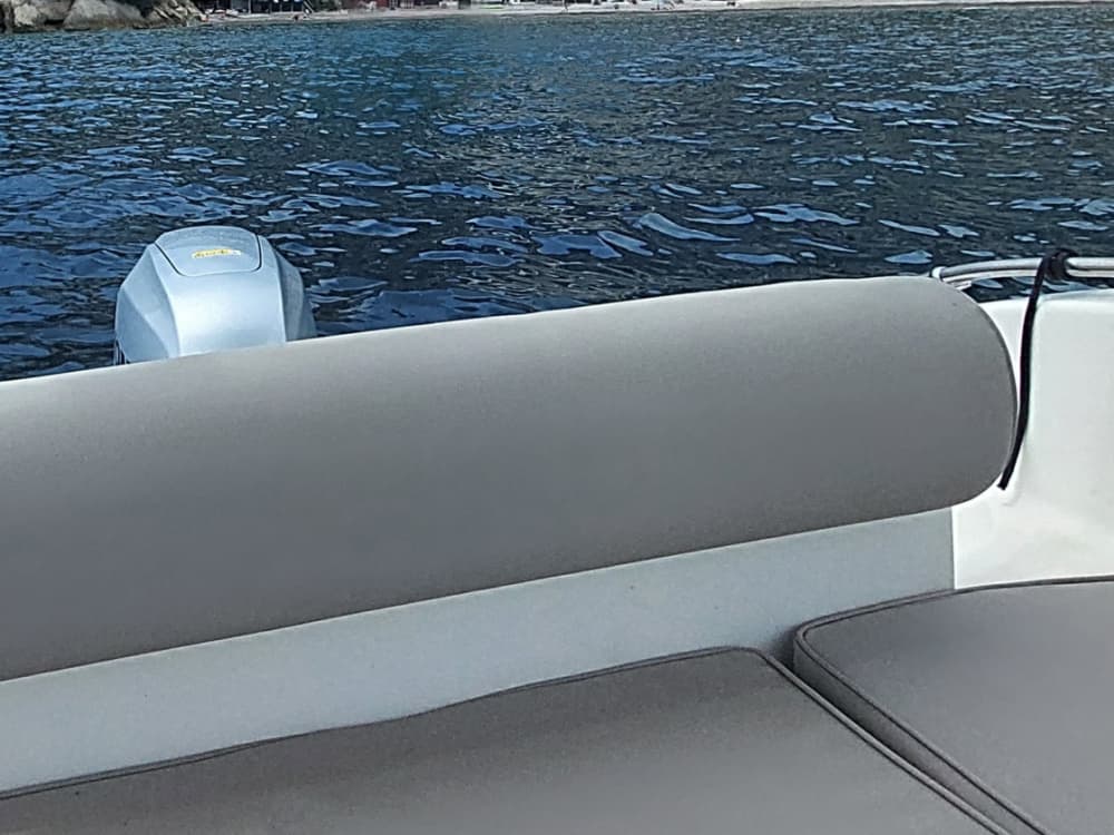 Исследуйте Санремо за полдня: арендуйте моторную лодку на 4 часа.