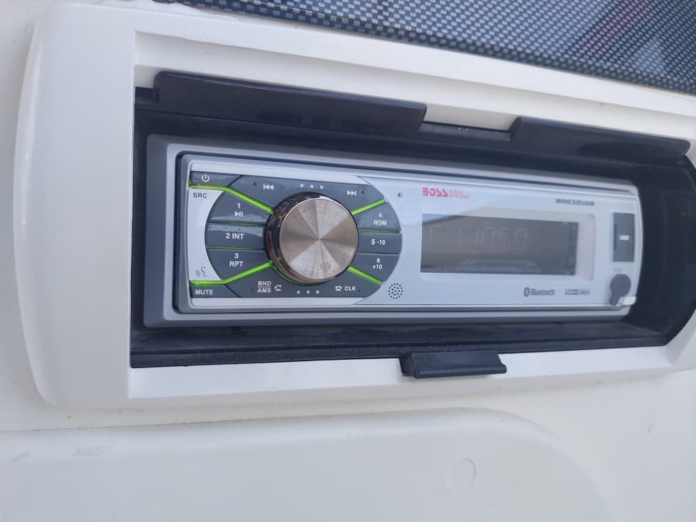 Исследуйте Санремо за полдня: арендуйте моторную лодку на 4 часа.