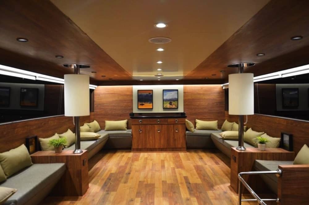 Luxus auf See: Entdecken Sie Hurghada an Bord einer luxuriösen Motoryacht.