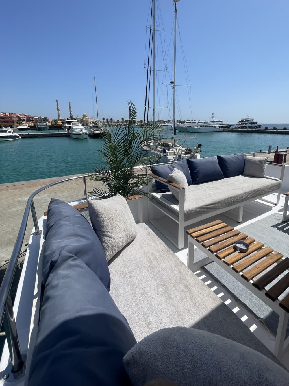 Raffinement en mer : découvrez Hurghada à bord d'un yacht à moteur de luxe