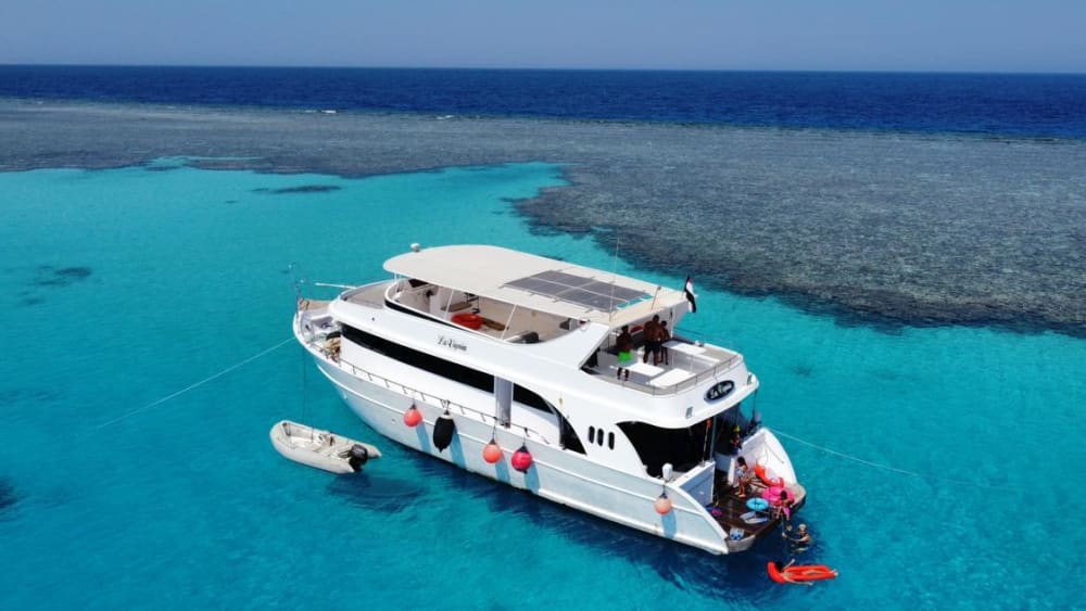 Sofisticación en alta mar: Descubra Hurghada en un yate a motor de lujo.