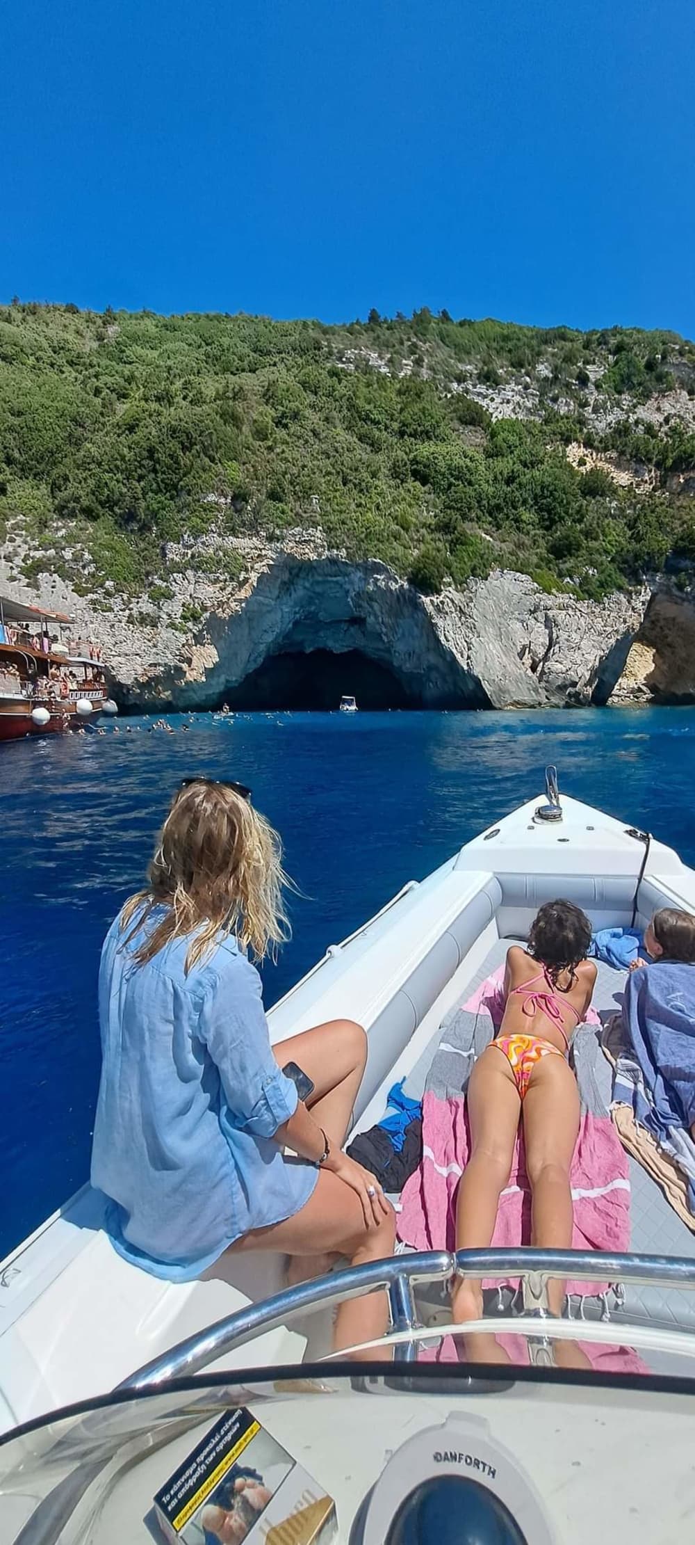 Scopri Lefkada: una giornata intera di sole a bordo di un motoscafo.