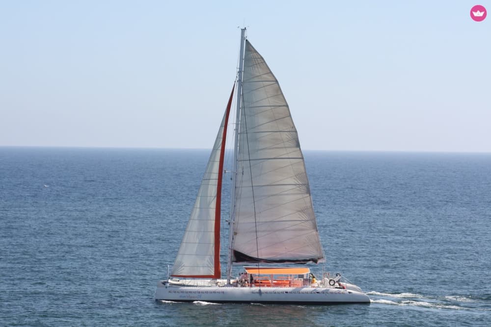 Vive Barcelona desde el mar: crucero en catamarán de 4 horas