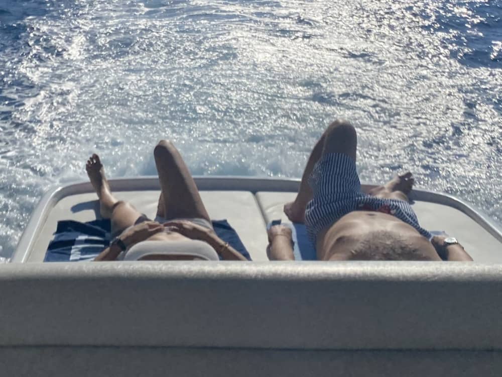 Descubre Capri en lancha motora durante 8 horas.