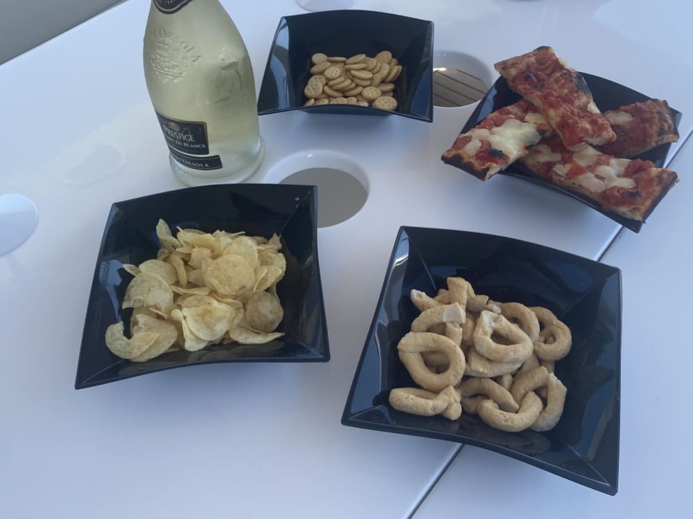 Descubre Capri en lancha motora durante 8 horas.