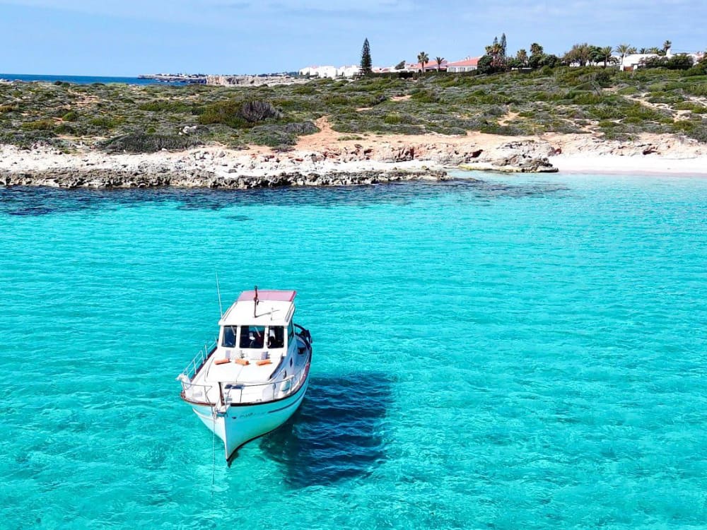 3 ore e 30 minuti per scoprire Minorca in motoscafo