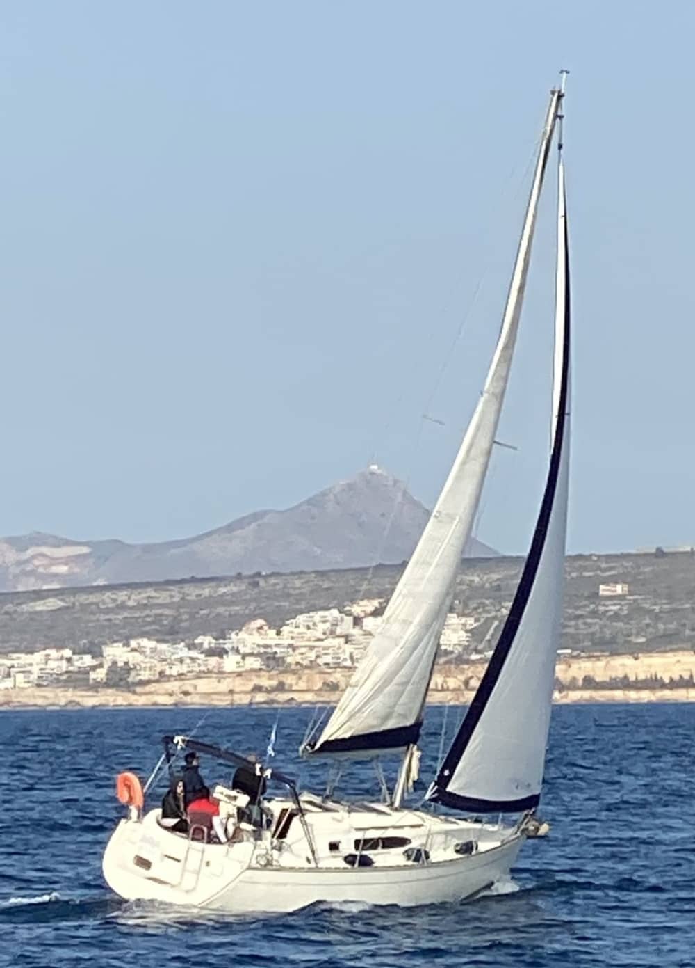 Однодневное парусное приключение на лодке «Авра»
Из
Венецианской гавани Ханьи
3 остановки для купания
До 4 человек