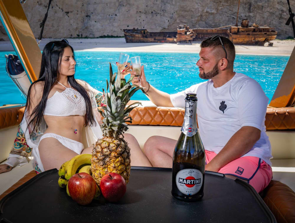 Rejs wzdłuż wybrzeża Zakynthos do Błękitnych Jaskiń i Navagio