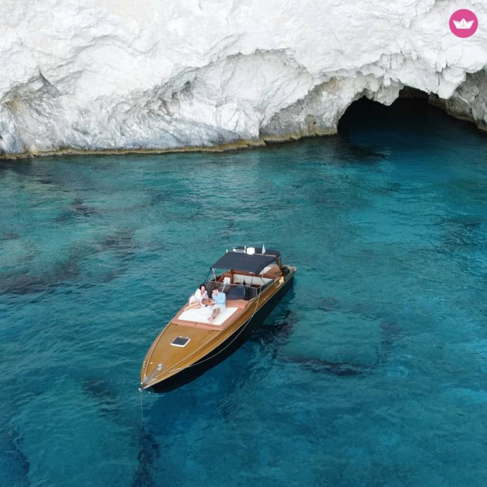 Rejs wzdłuż wybrzeża Zakynthos do Błękitnych Jaskiń i Navagio