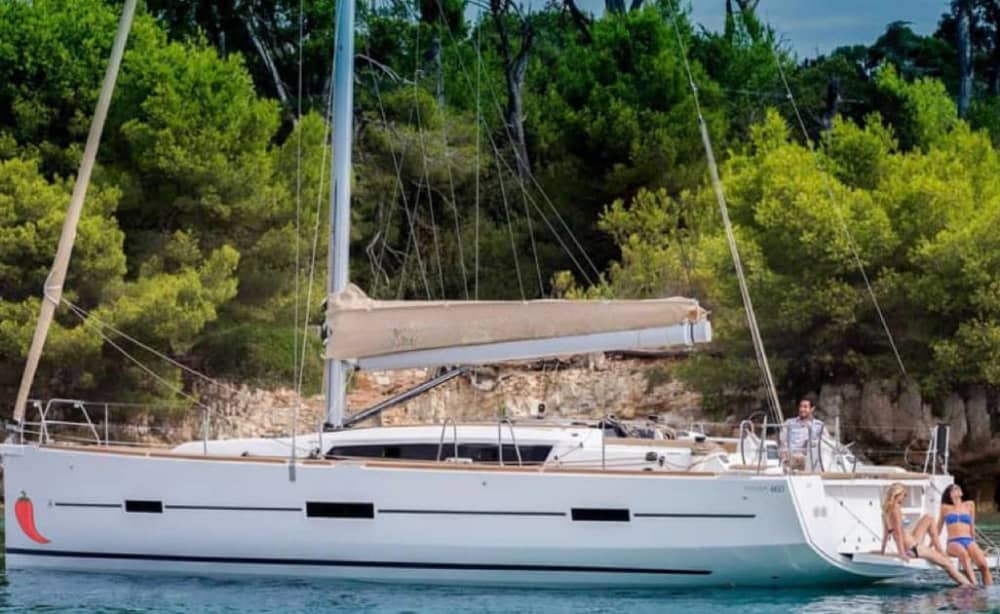 Tour Esclusivo in Barca a Vela a Tropea - Mezza Giornata