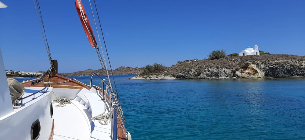 2h30 en Paros: Alquila una lancha motora y disfruta