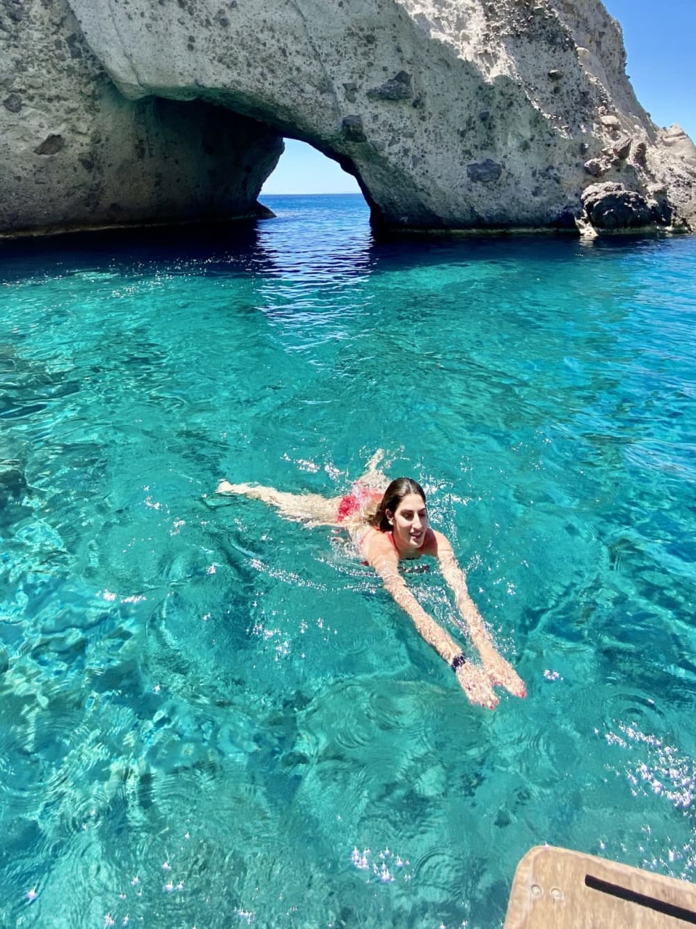 Escapadă ușoară în Paros: O excursie de 4 ore cu barca cu motor