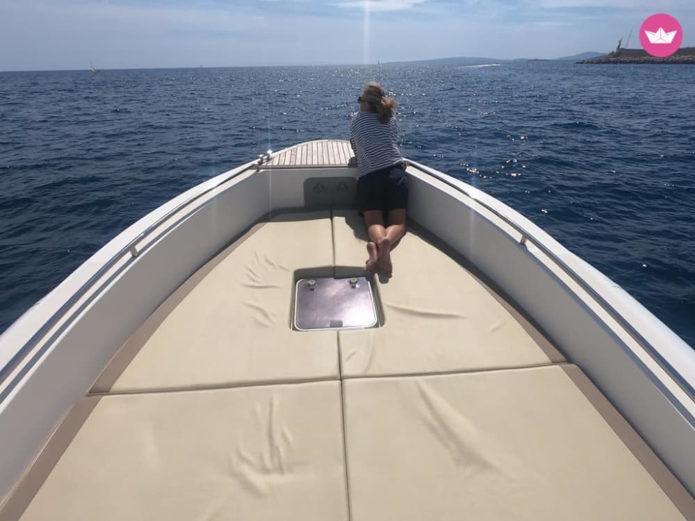 Przygoda na wybrzeżu motorówką – nurkowanie z rurką, SUP i ukryte zatoczki